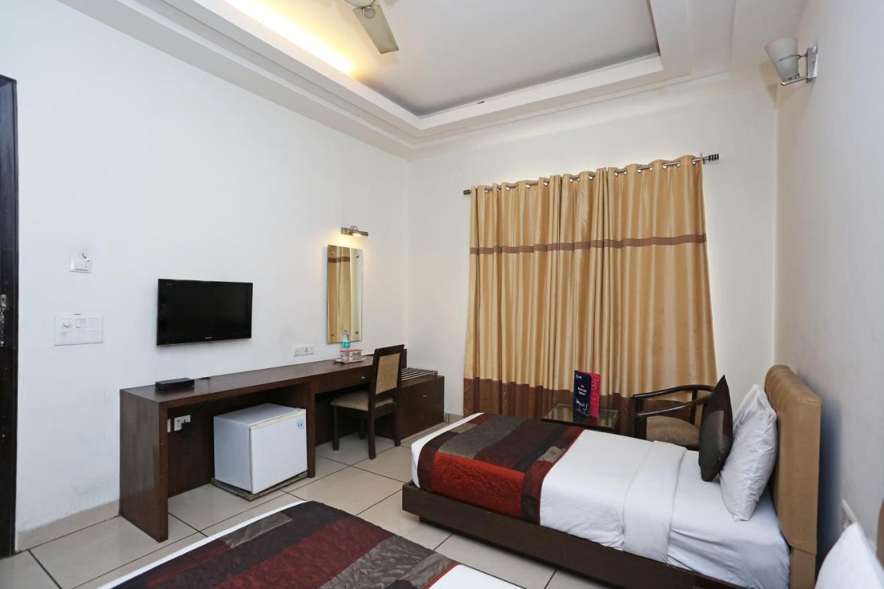 Capital O 1391 Hotel Pushpa Vilas Ghaziabad Luaran gambar