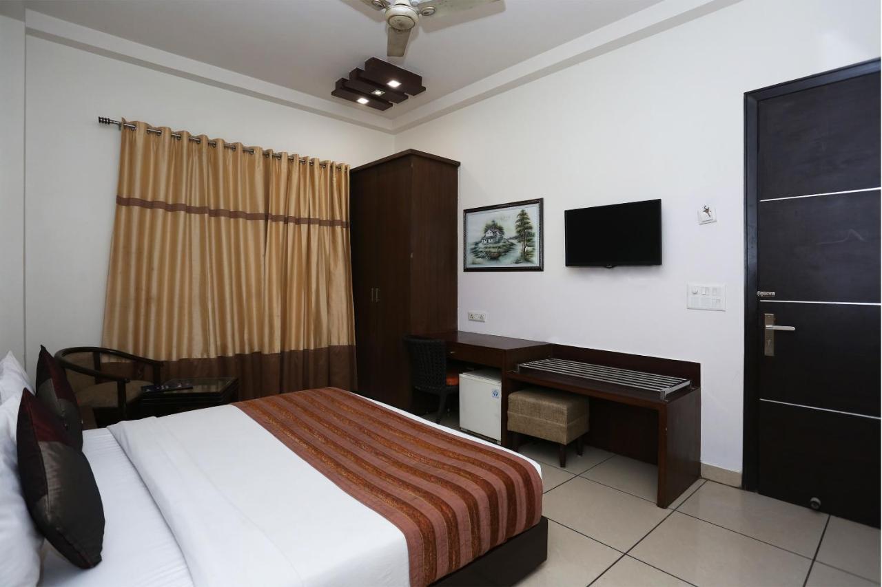 Capital O 1391 Hotel Pushpa Vilas Ghaziabad Luaran gambar